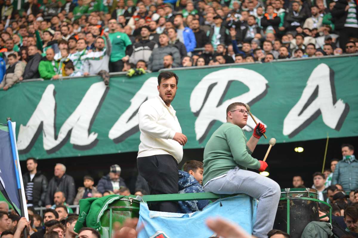 (FOTO GALERİ) Bursaspor-Anadolu Üniversitesi Taraftar Fotoğrafları