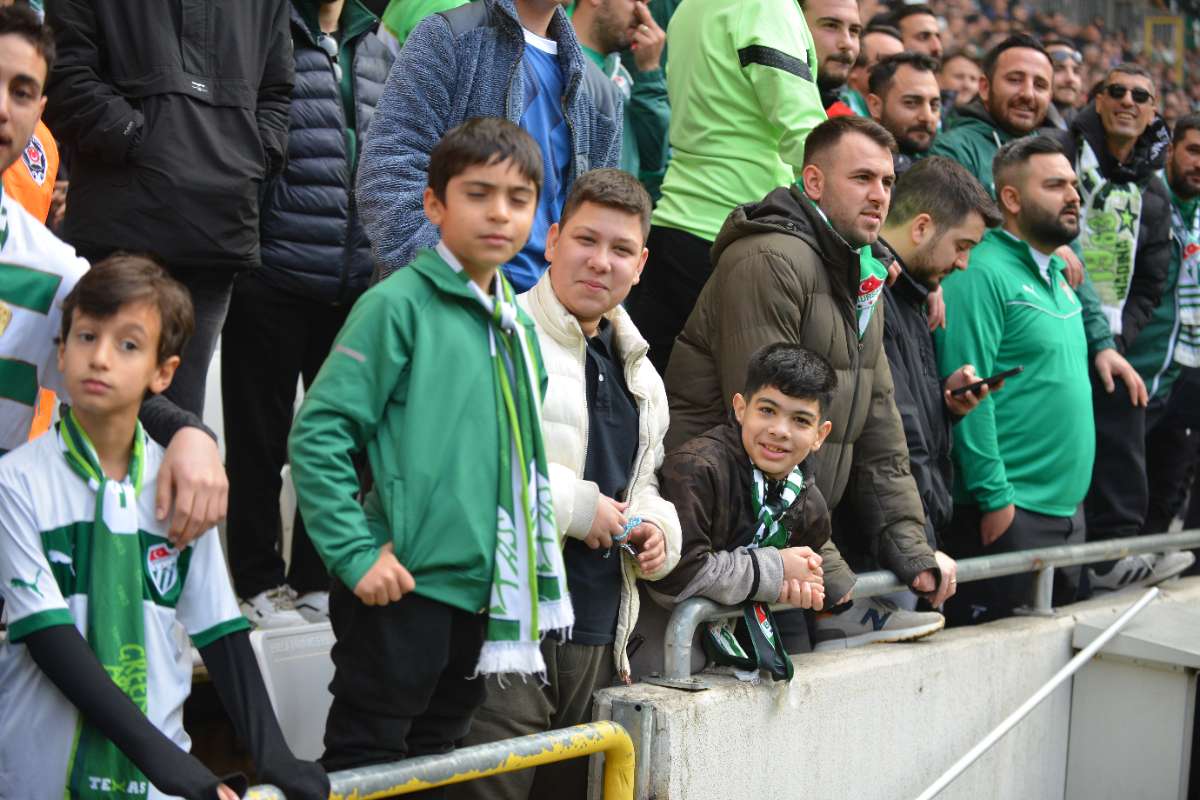 (FOTO GALERİ) Bursaspor-Anadolu Üniversitesi Taraftar Fotoğrafları