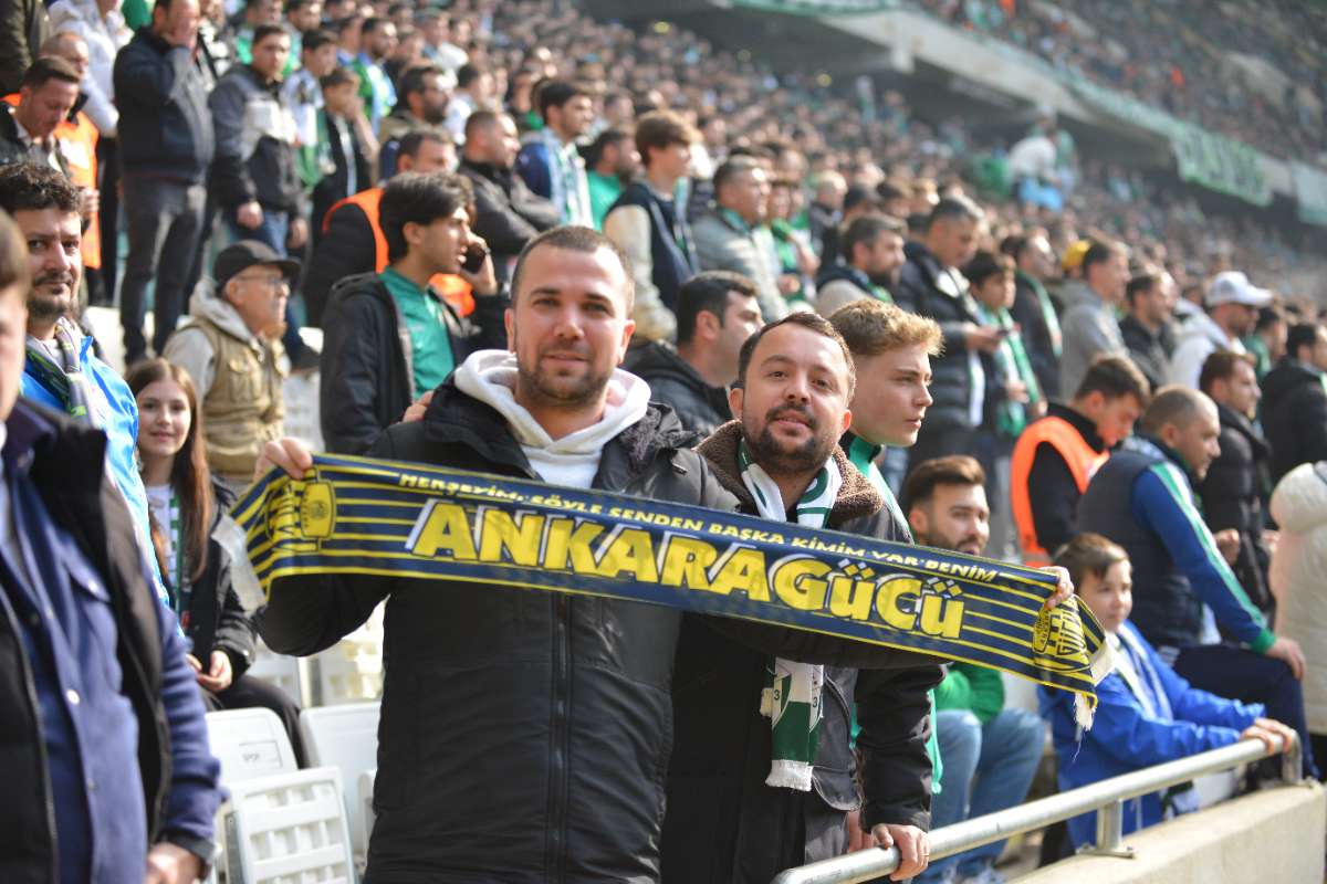 (FOTO GALERİ) Bursaspor-Anadolu Üniversitesi Taraftar Fotoğrafları