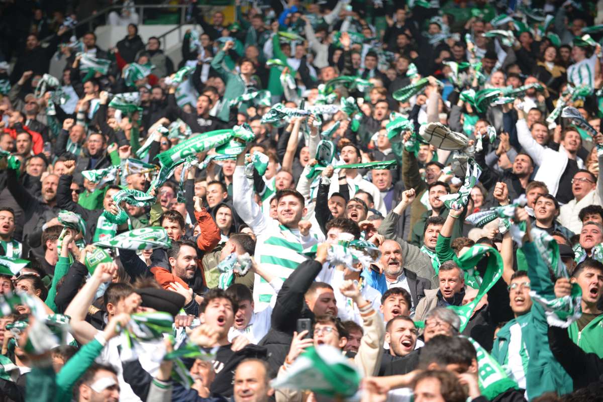 (FOTO GALERİ) Bursaspor-Anadolu Üniversitesi Taraftar Fotoğrafları