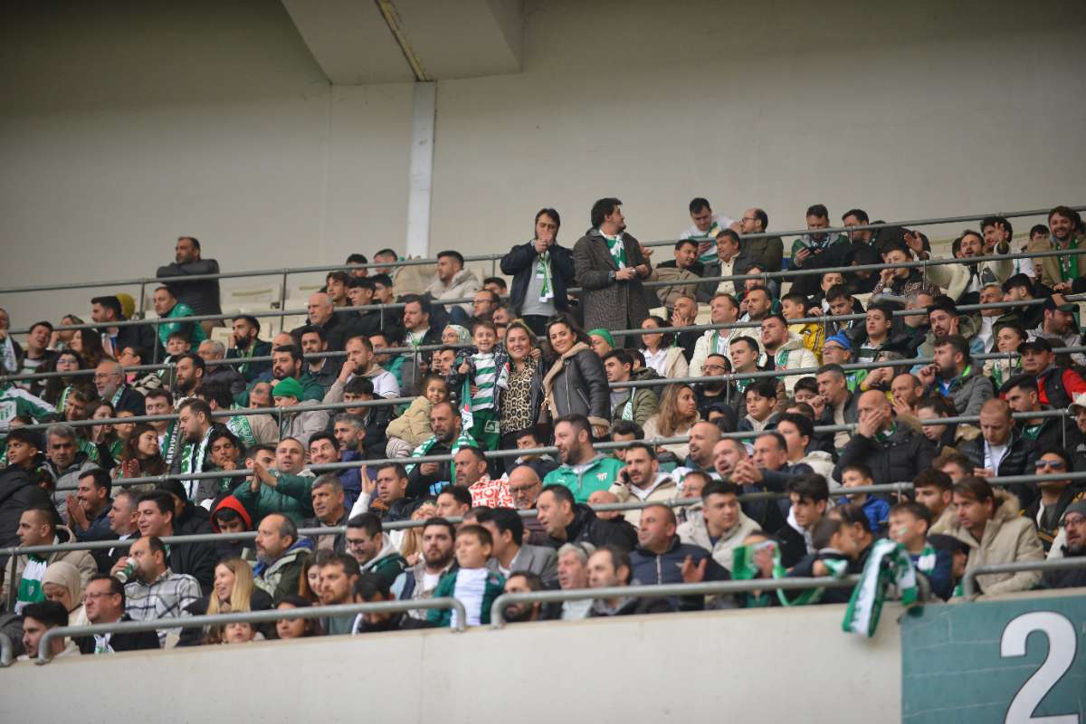 (FOTO GALERİ) Bursaspor-Anadolu Üniversitesi Taraftar Fotoğrafları