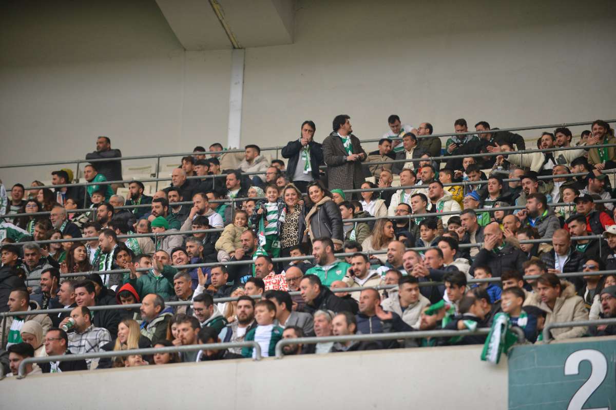 (FOTO GALERİ) Bursaspor-Anadolu Üniversitesi Taraftar Fotoğrafları