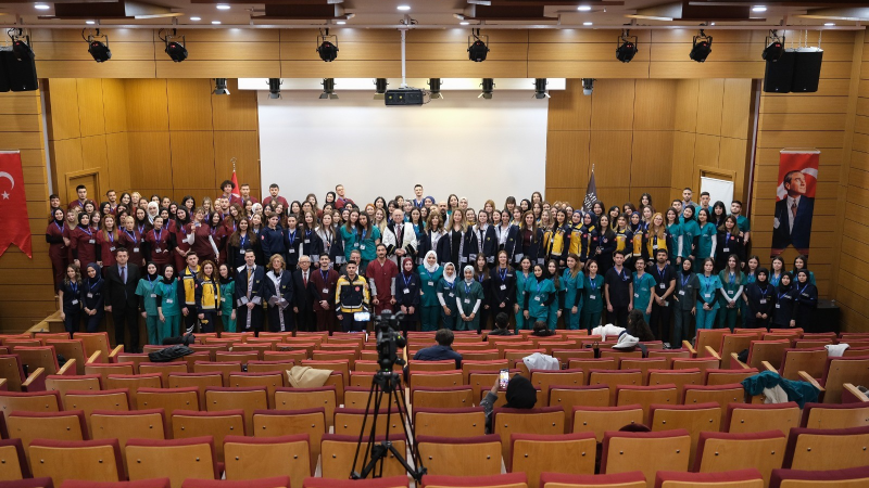 Mudanya Üniversitesi, öğrencilerini sektöre uğurladı