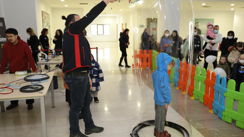 Büyükşehir’den tedavi gören çocuklara moral