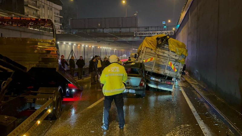 Bursa'da 1 kişinin ölümüyle sonuçlanan zincirleme kazada alkollü sürücü tutuklandı