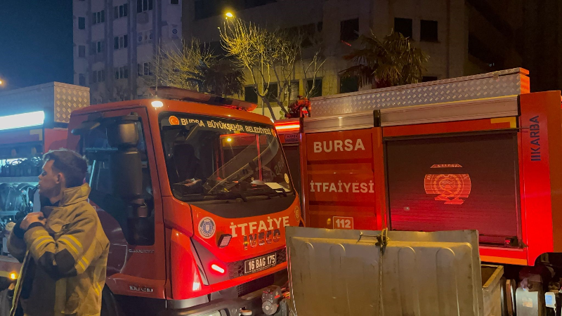 Yangın sonrası havalandırmak için girdikleri odada ceset buldular