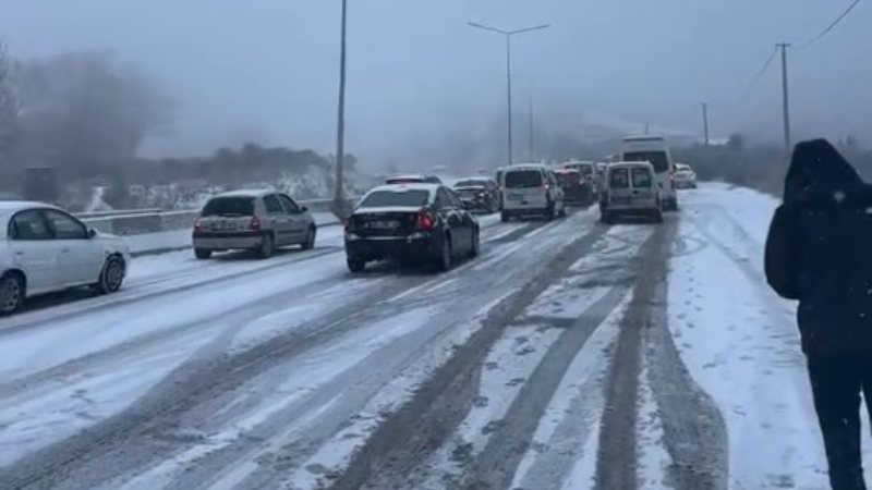 Bursa'da beklenen kar yağışı hızlı başladı