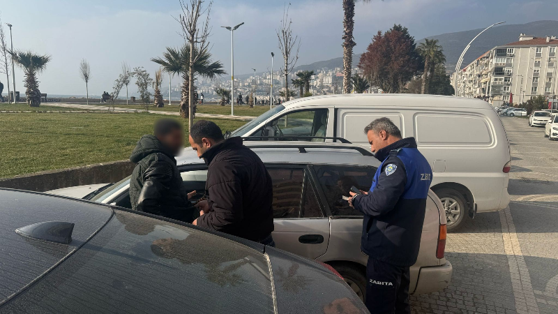 Yalova'dan geldi Gemlik'te dilenirken zabıtaya yakalandı