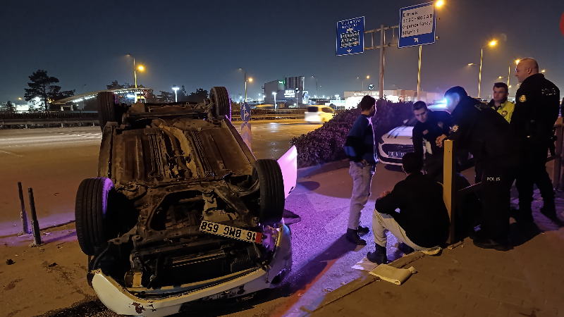 Bursa'da 3 aracın karıştığı zincirleme kazada 5 kişi yaralandı