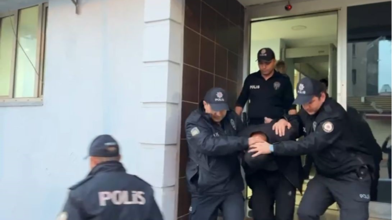 Polisin baskın düzenlediği evde silah, tarihi eser, uyuşturucu ele geçirildi