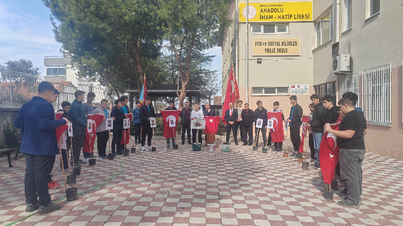 Çanakkale Zaferi ve Şehitler haftasında gül fidanları toprakla buluştu