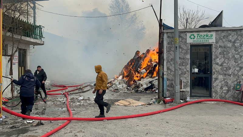 Bursa'da geri dönüşüm tesisinde yangın