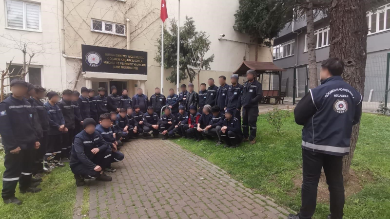 Bursa’da kaçak göçmenleri çalıştırdığı tespit edilen 3 şüpheli yakalandı