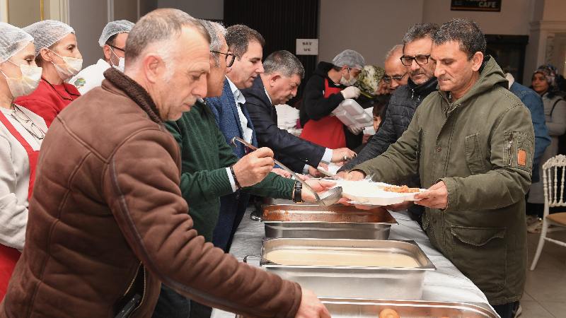 Osmangazi Belediyesi Panayırda iftar sofrası kurdu