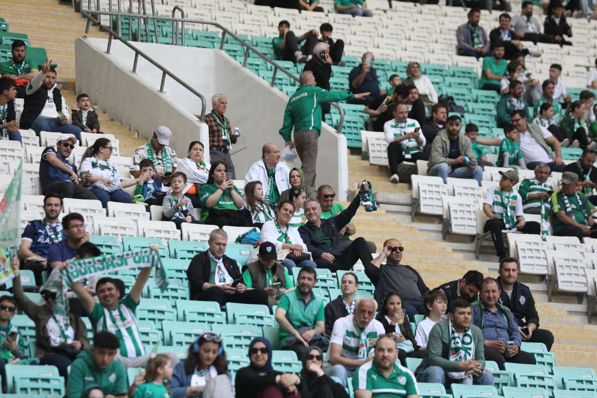 (FOTO GALERİ) BURSASPOR-BORNOVA FK TARAFTAR FOTOĞRAFLARI-1