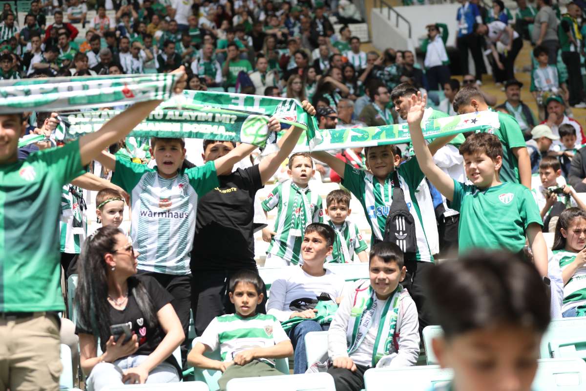 (FOTO GALERİ) BURSASPOR-BORNOVA FK TARAFTAR FOTOĞRAFLARI-1