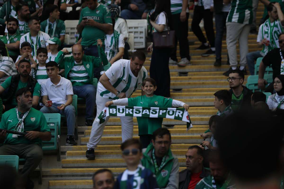 (FOTO GALERİ) BURSASPOR-BORNOVA FK TARAFTAR FOTOĞRAFLARI-1