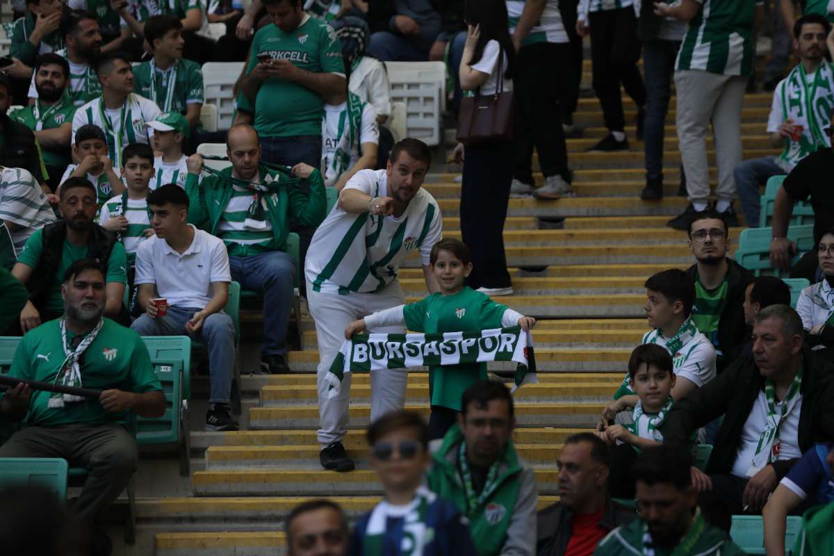 (FOTO GALERİ) BURSASPOR-BORNOVA FK TARAFTAR FOTOĞRAFLARI-1