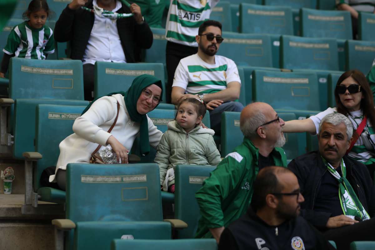 (FOTO GALERİ) BURSASPOR-BORNOVA FK TARAFTAR FOTOĞRAFLARI-1