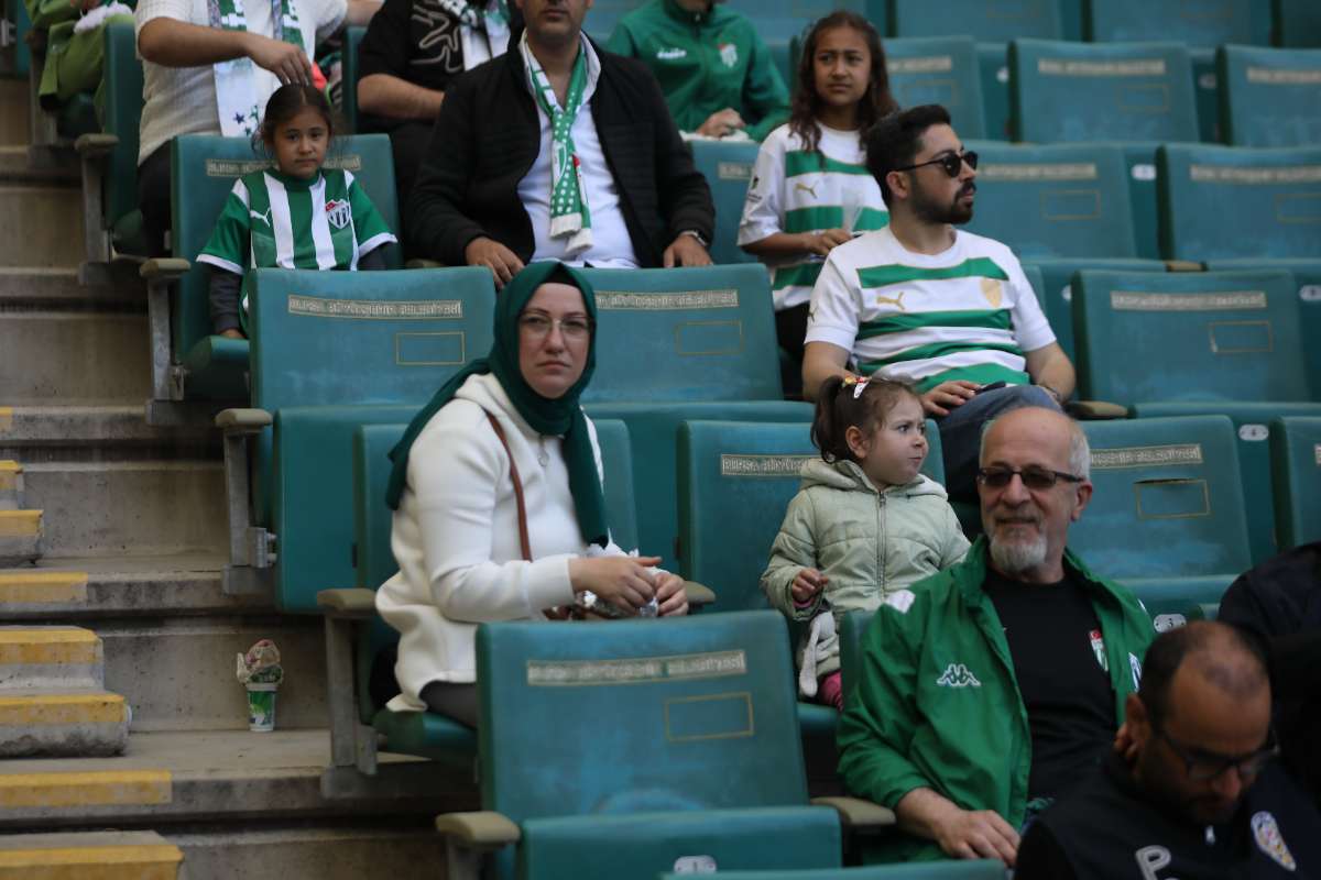 (FOTO GALERİ) BURSASPOR-BORNOVA FK TARAFTAR FOTOĞRAFLARI-1