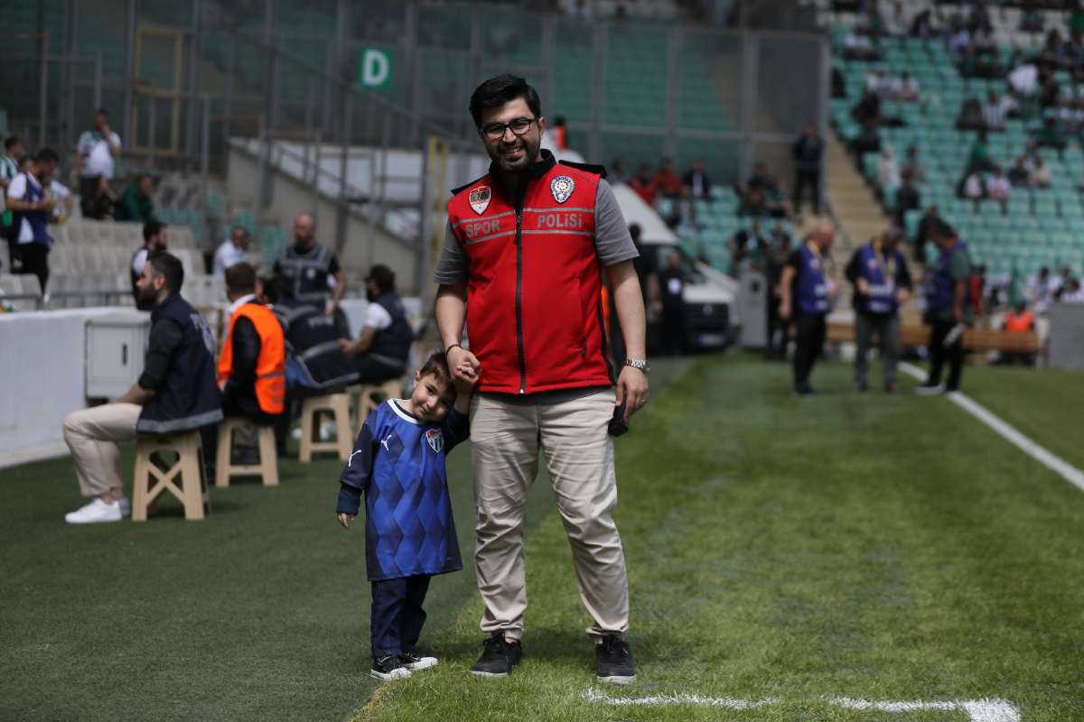 (FOTO GALERİ) BURSASPOR-BORNOVA FK TARAFTAR FOTOĞRAFLARI-1