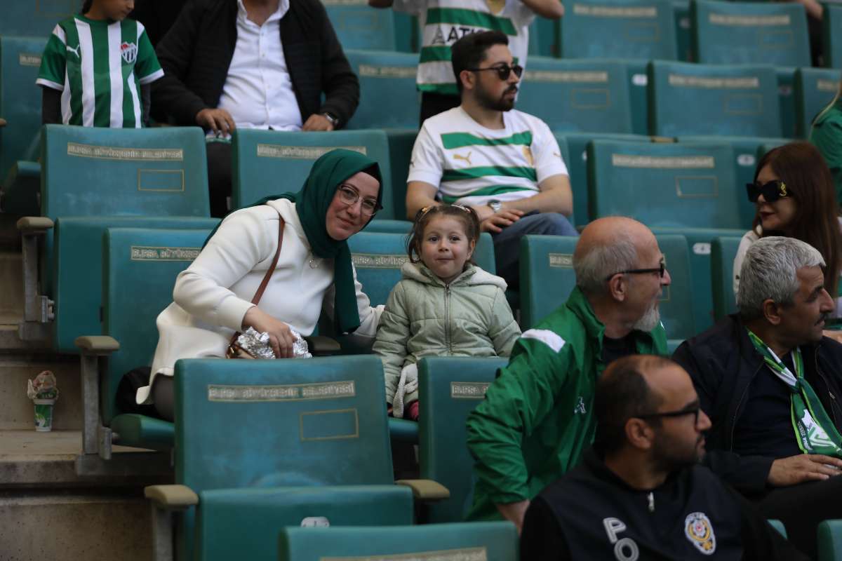 (FOTO GALERİ) BURSASPOR-BORNOVA FK TARAFTAR FOTOĞRAFLARI-1
