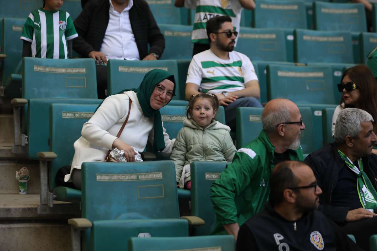 (FOTO GALERİ) BURSASPOR-BORNOVA FK TARAFTAR FOTOĞRAFLARI-1