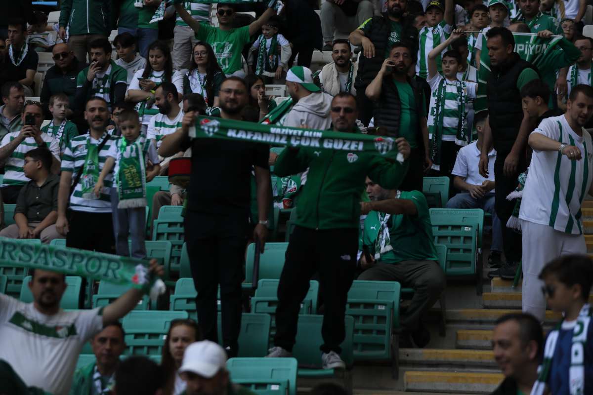 (FOTO GALERİ) BURSASPOR-BORNOVA FK TARAFTAR FOTOĞRAFLARI-1