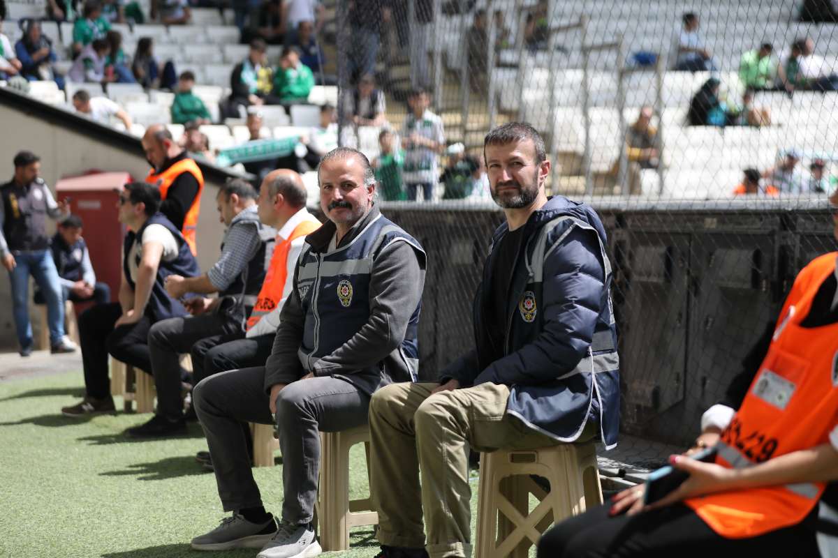 (FOTO GALERİ) BURSASPOR-BORNOVA FK TARAFTAR FOTOĞRAFLARI-1