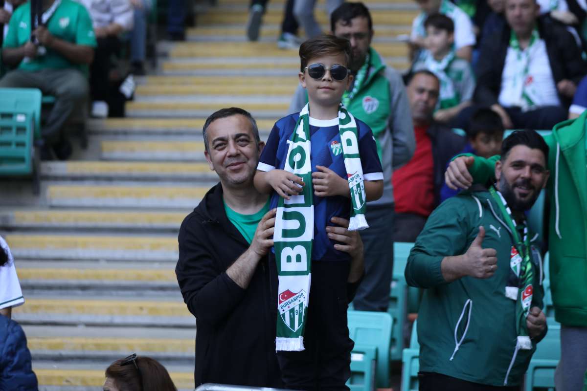 (FOTO GALERİ) BURSASPOR-BORNOVA FK TARAFTAR FOTOĞRAFLARI-1