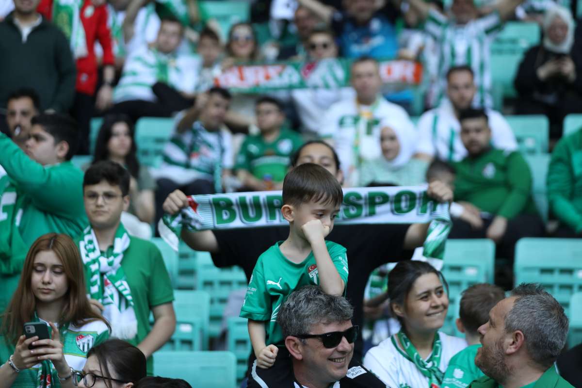 (FOTO GALERİ) BURSASPOR-BORNOVA FK TARAFTAR FOTOĞRAFLARI-1