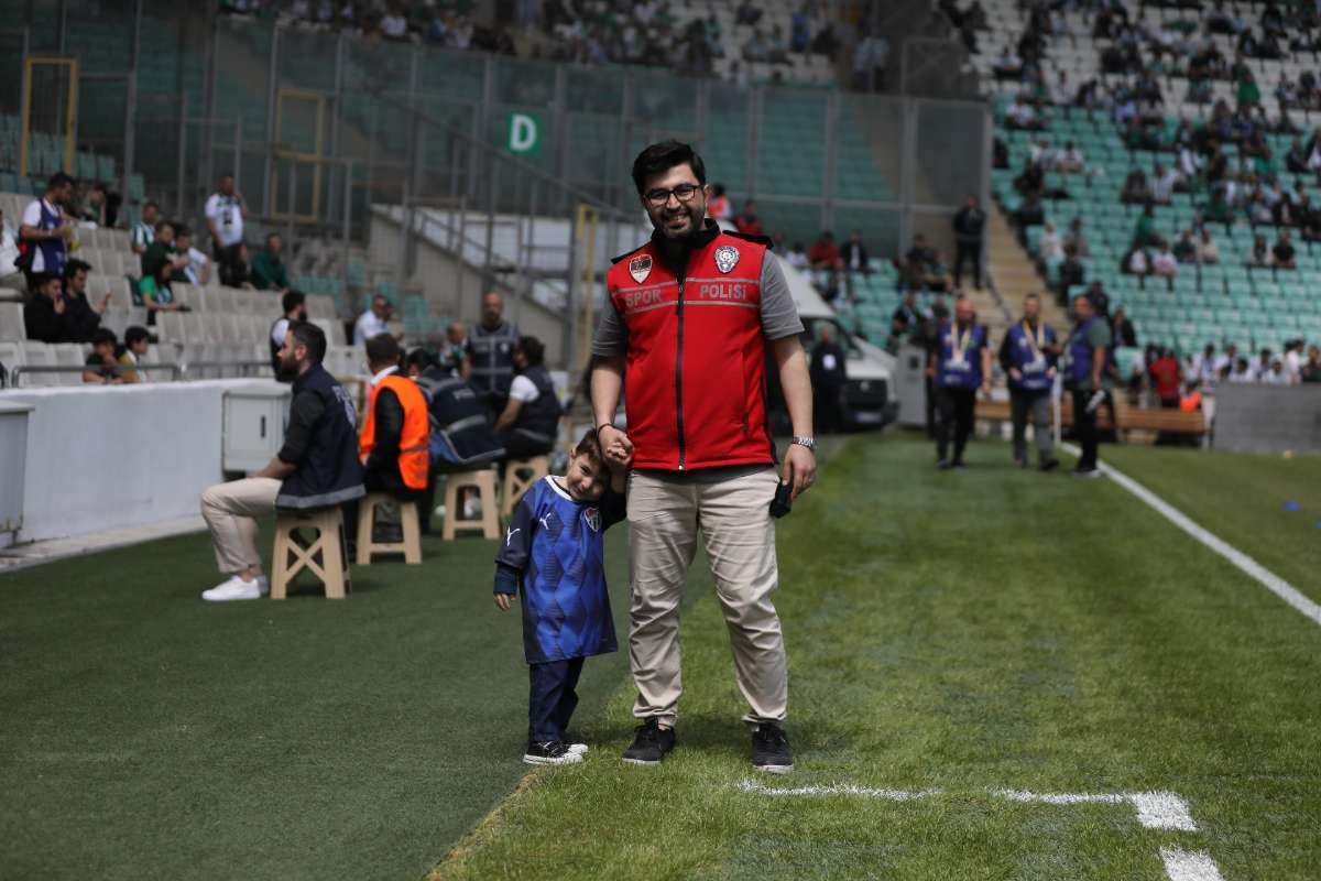 (FOTO GALERİ) BURSASPOR-BORNOVA FK TARAFTAR FOTOĞRAFLARI-1