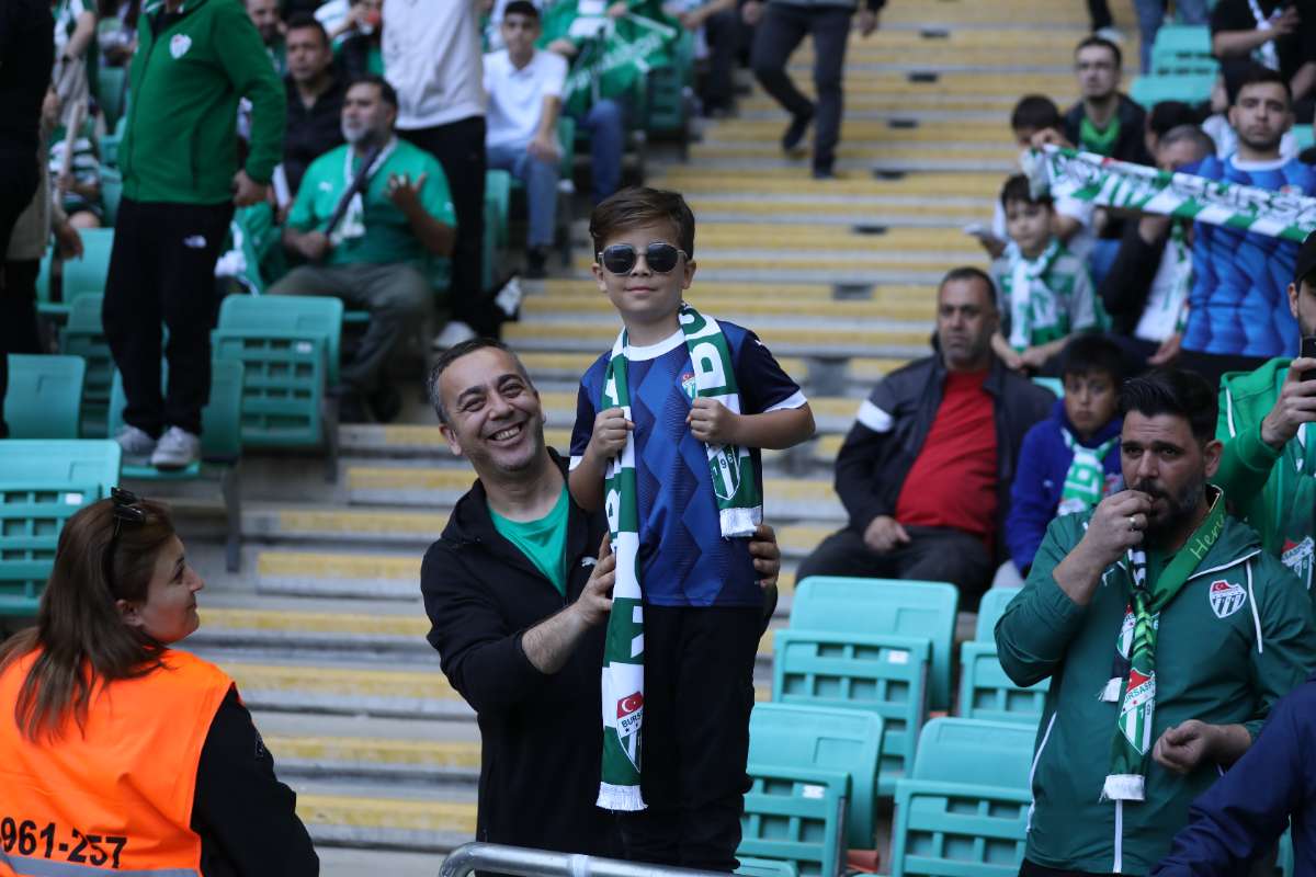 (FOTO GALERİ) BURSASPOR-BORNOVA FK TARAFTAR FOTOĞRAFLARI-1