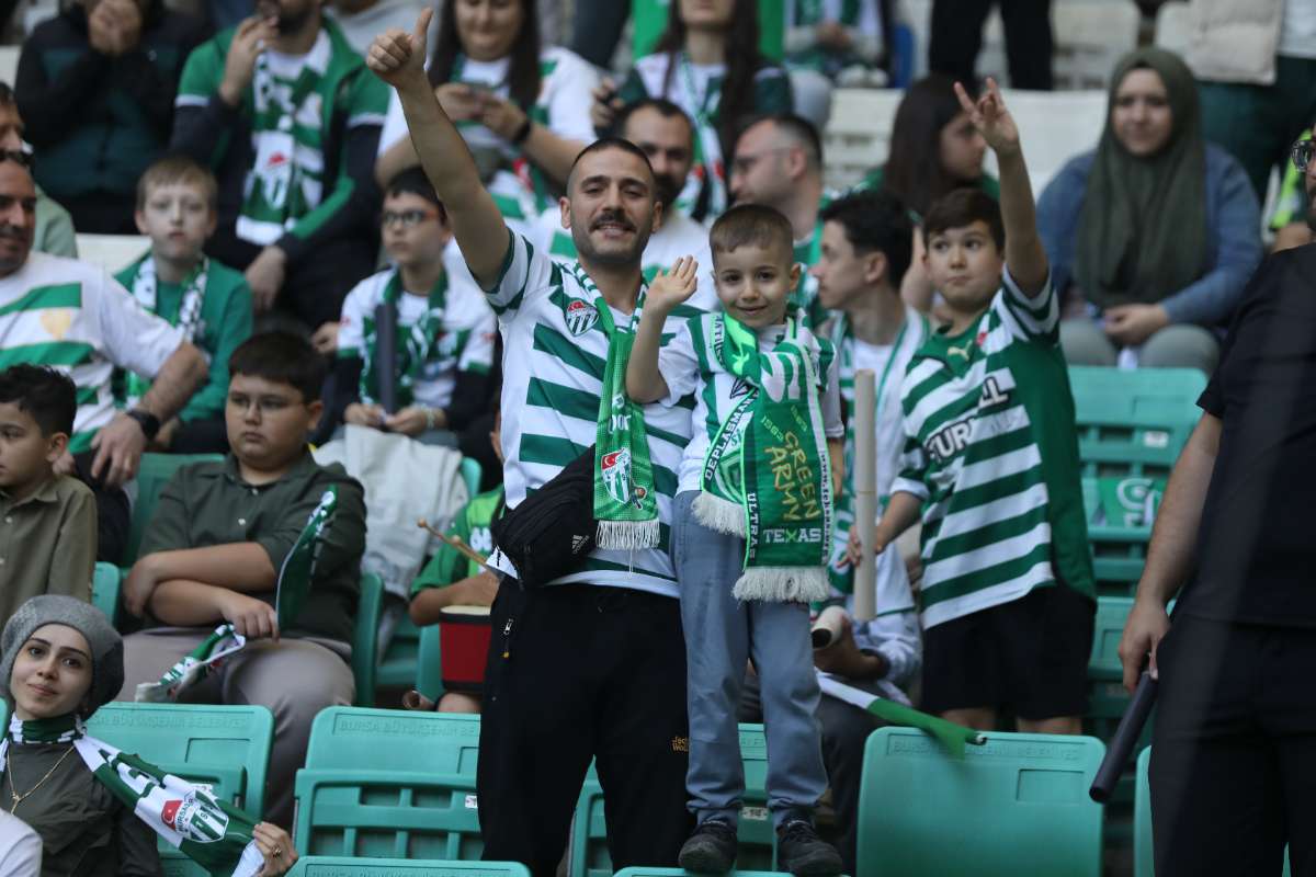 (FOTO GALERİ) BURSASPOR-BORNOVA FK TARAFTAR FOTOĞRAFLARI-1