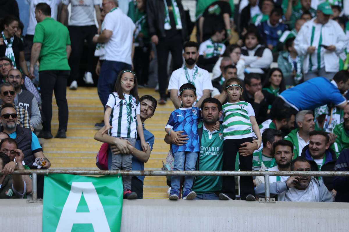 (FOTO GALERİ) BURSASPOR-BORNOVA FK TARAFTAR FOTOĞRAFLARI-1