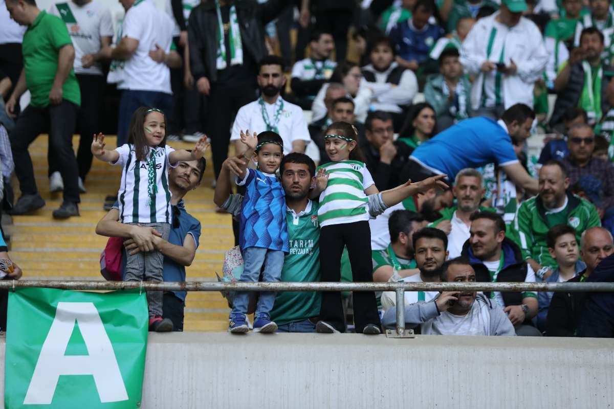 (FOTO GALERİ) BURSASPOR-BORNOVA FK TARAFTAR FOTOĞRAFLARI-1