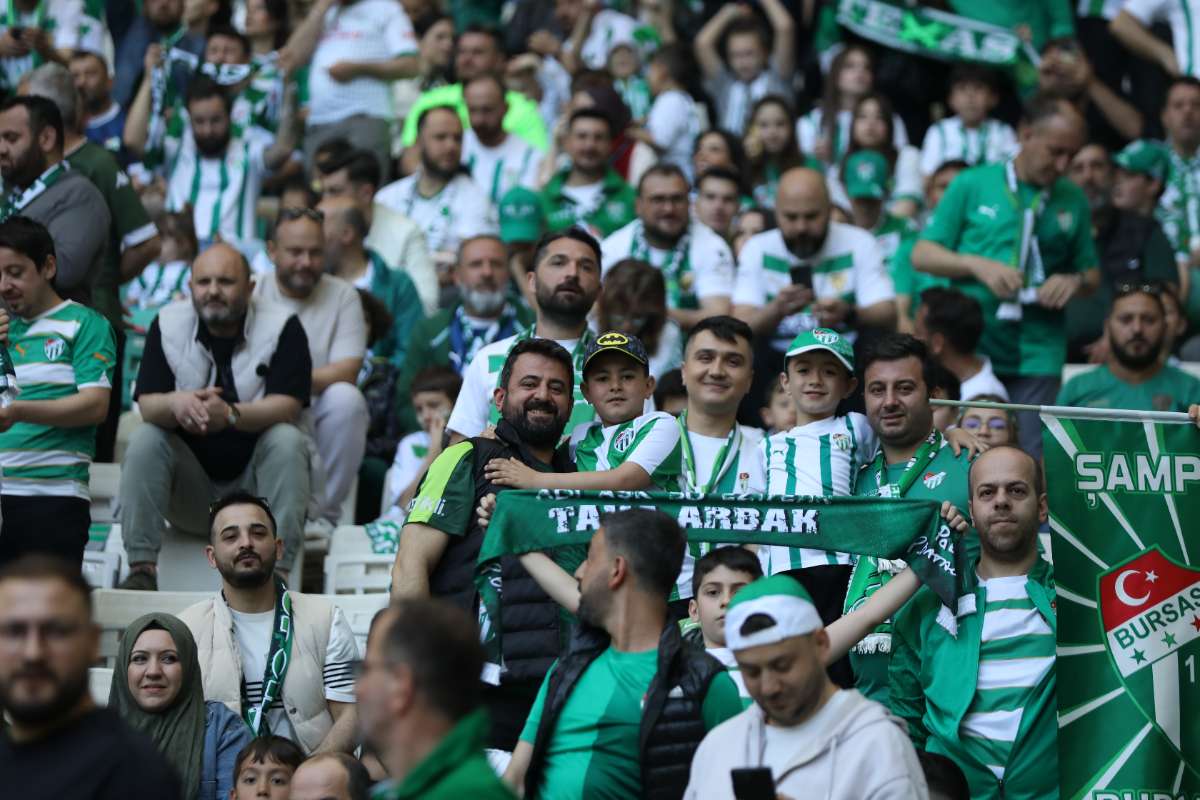 (FOTO GALERİ) BURSASPOR-BORNOVA FK TARAFTAR FOTOĞRAFLARI-1