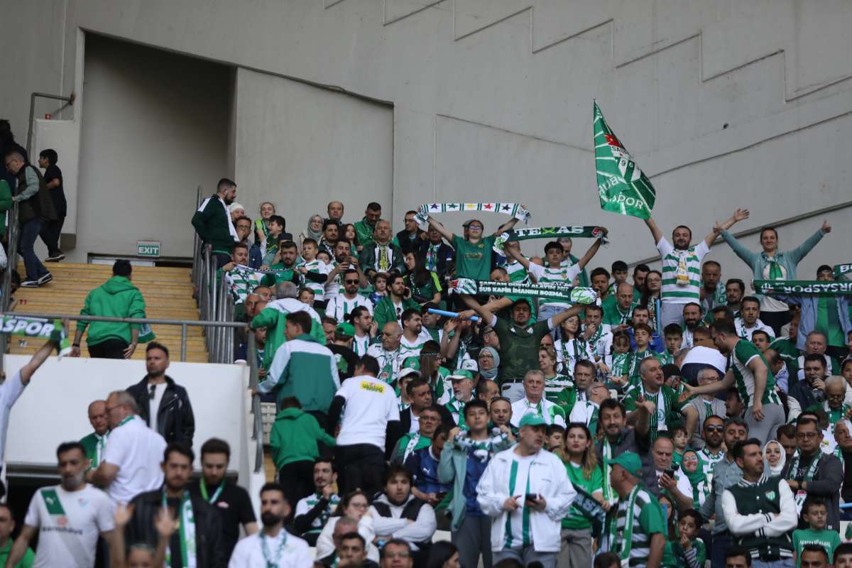 (FOTO GALERİ) BURSASPOR-BORNOVA FK TARAFTAR FOTOĞRAFLARI-1