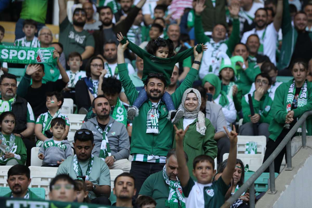 (FOTO GALERİ) BURSASPOR-BORNOVA FK TARAFTAR FOTOĞRAFLARI-1
