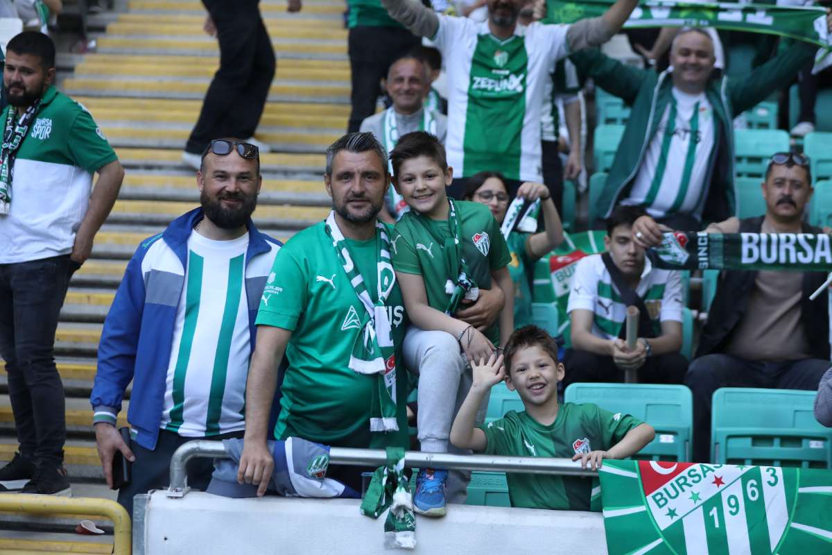(FOTO GALERİ) BURSASPOR-BORNOVA FK TARAFTAR FOTOĞRAFLARI-1