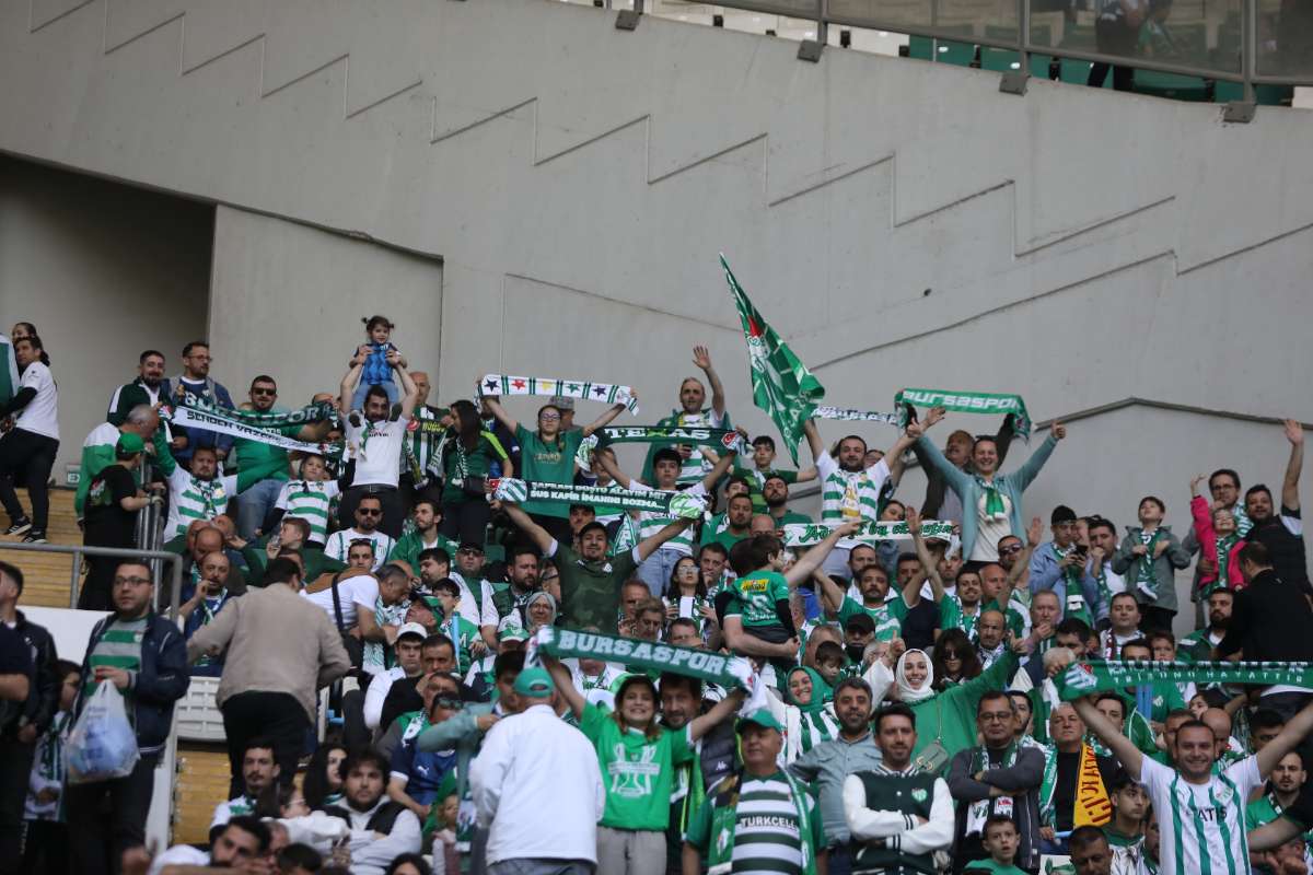 (FOTO GALERİ) BURSASPOR-BORNOVA FK TARAFTAR FOTOĞRAFLARI-1