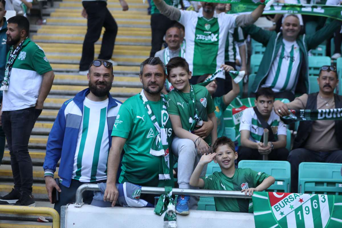 (FOTO GALERİ) BURSASPOR-BORNOVA FK TARAFTAR FOTOĞRAFLARI-1