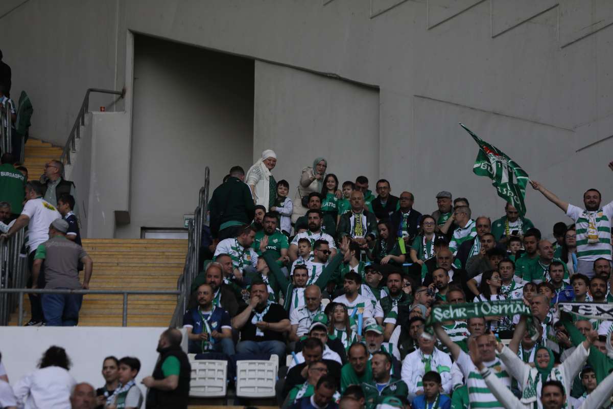 (FOTO GALERİ) BURSASPOR-BORNOVA FK TARAFTAR FOTOĞRAFLARI-1