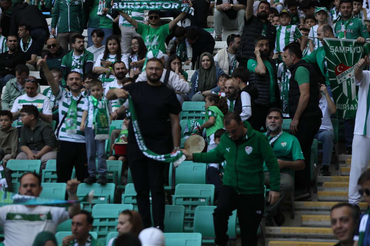 (FOTO GALERİ) BURSASPOR-BORNOVA FK TARAFTAR FOTOĞRAFLARI-1