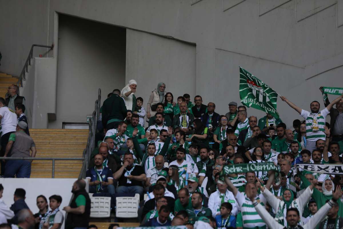 (FOTO GALERİ) BURSASPOR-BORNOVA FK TARAFTAR FOTOĞRAFLARI-1