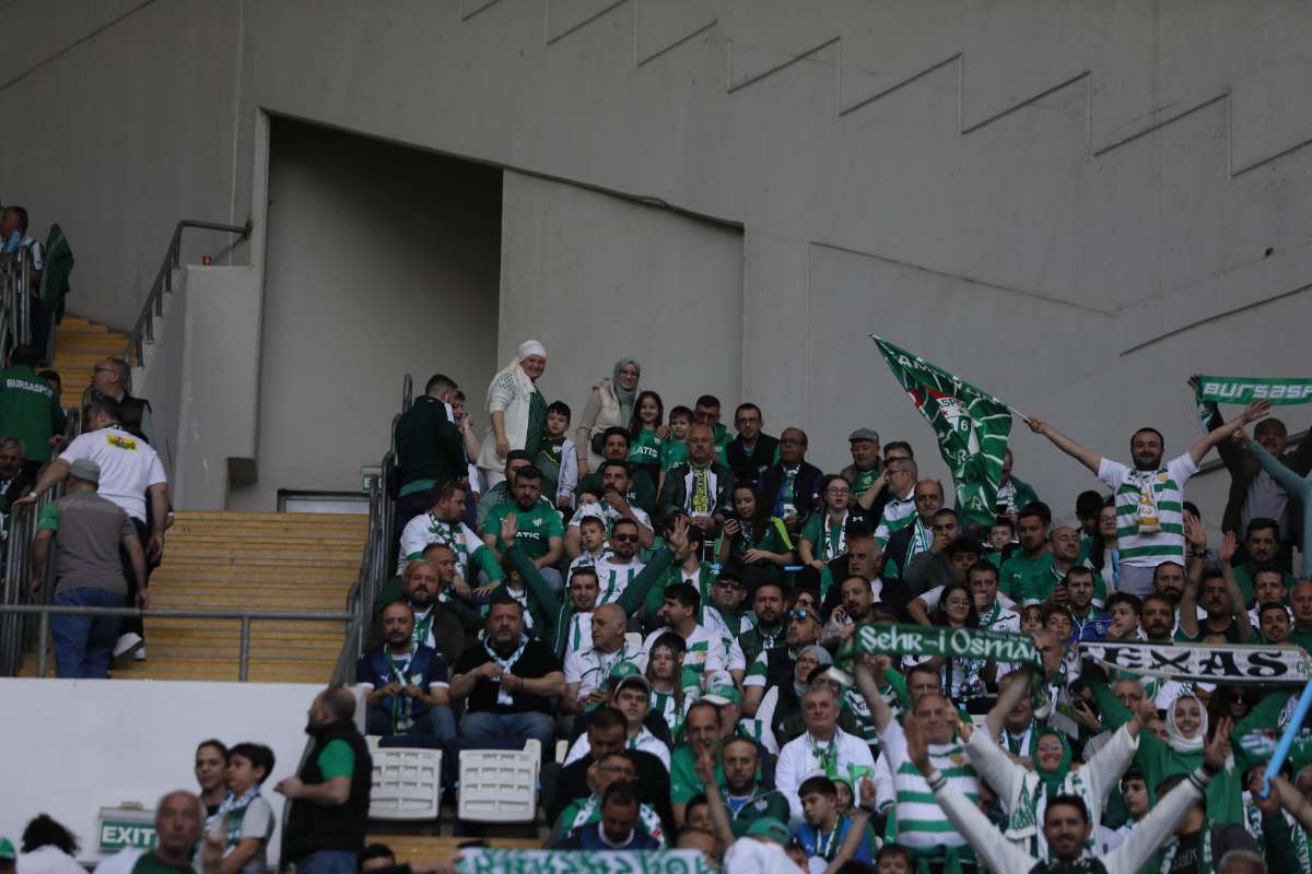 (FOTO GALERİ) BURSASPOR-BORNOVA FK TARAFTAR FOTOĞRAFLARI-1
