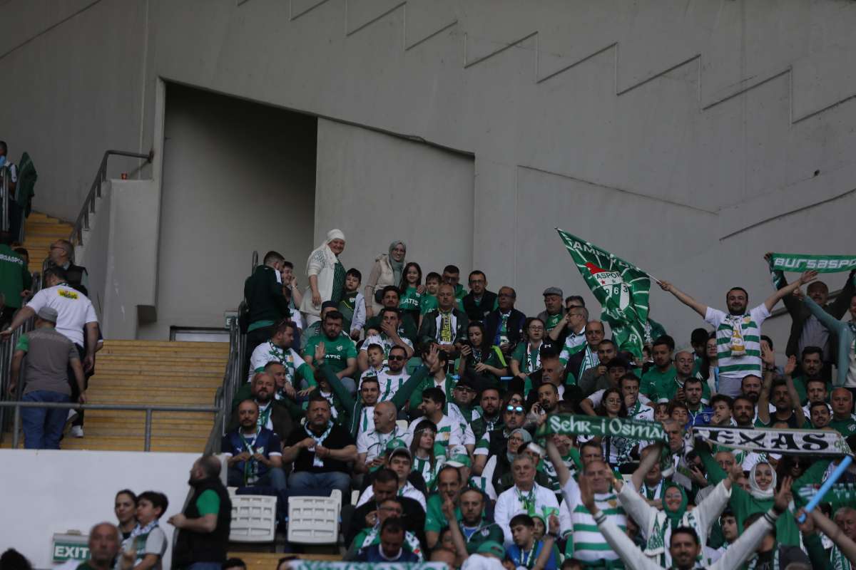(FOTO GALERİ) BURSASPOR-BORNOVA FK TARAFTAR FOTOĞRAFLARI-1