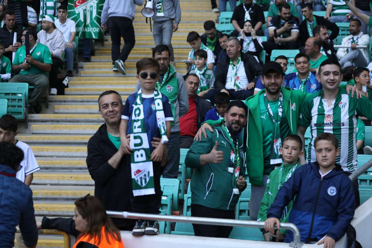 (FOTO GALERİ) BURSASPOR-BORNOVA FK TARAFTAR FOTOĞRAFLARI-1