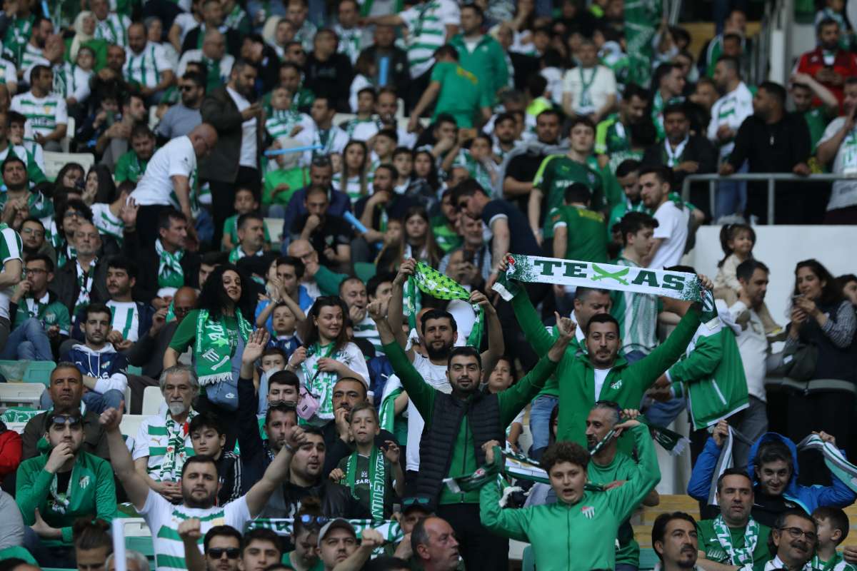 (FOTO GALERİ) BURSASPOR-BORNOVA FK TARAFTAR FOTOĞRAFLARI-1