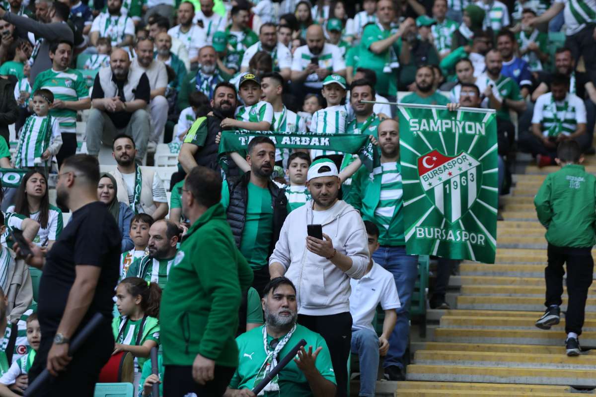 (FOTO GALERİ) BURSASPOR-BORNOVA FK TARAFTAR FOTOĞRAFLARI-1